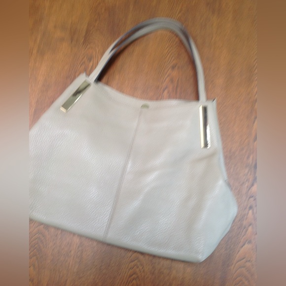 Vince Camuto Genuine Leather all year round shoulder bag. Hobo. Color:Kangaroo. - Picture 2 of 7